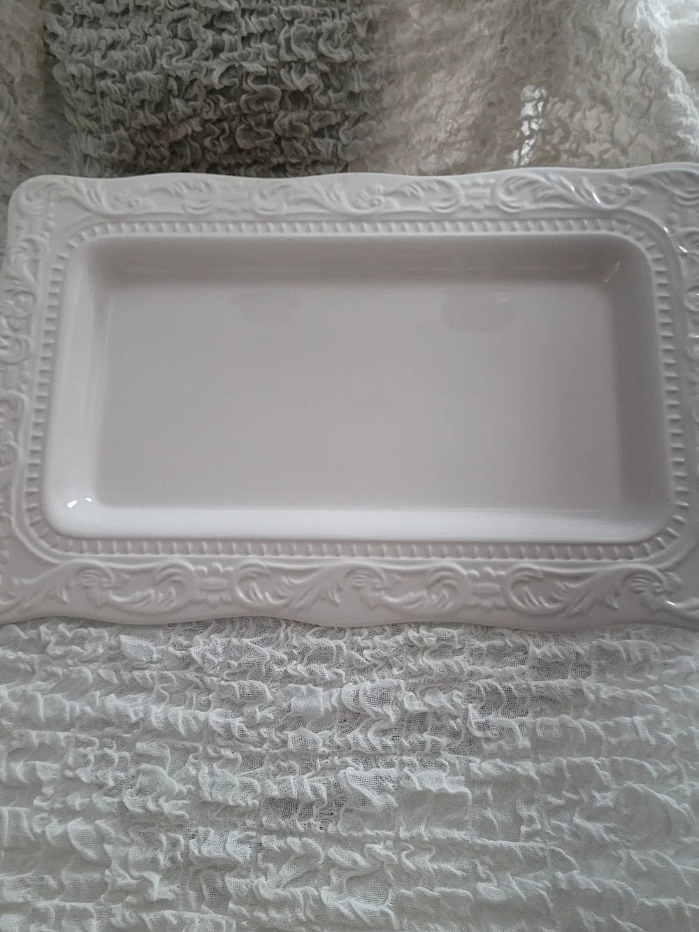 Bella Luxx White Embossed Ceramic Vanity Tray